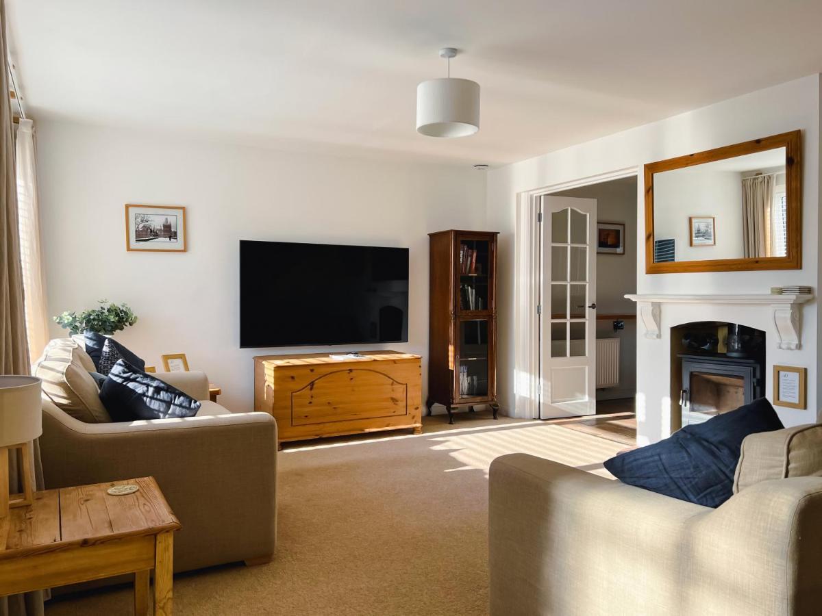 Tangmere Bright & Cosy - Jacuzzi - Log Burner - King Bedsヴィラ エクステリア 写真